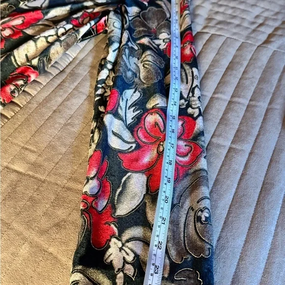 🌹 Vintage Bold Floral Velvet Cardigan Sweater – BFA Classics, Size L - Picture 8 of 8